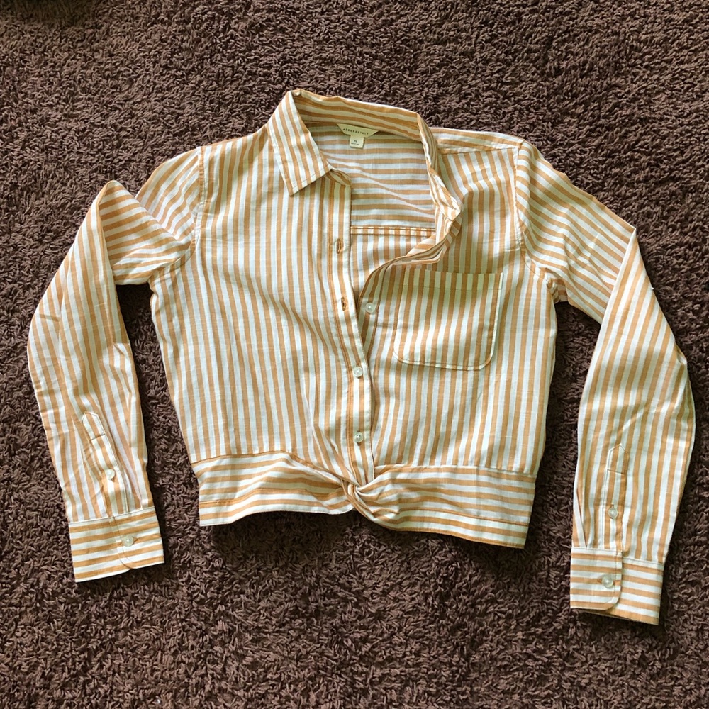 Aeropostale Cropped button down